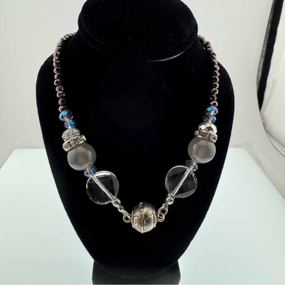 Stunning Glass bead Necklace with front Magnetic Clasp well made and simple